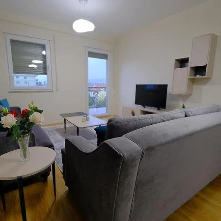 Comfy In Apartment *
